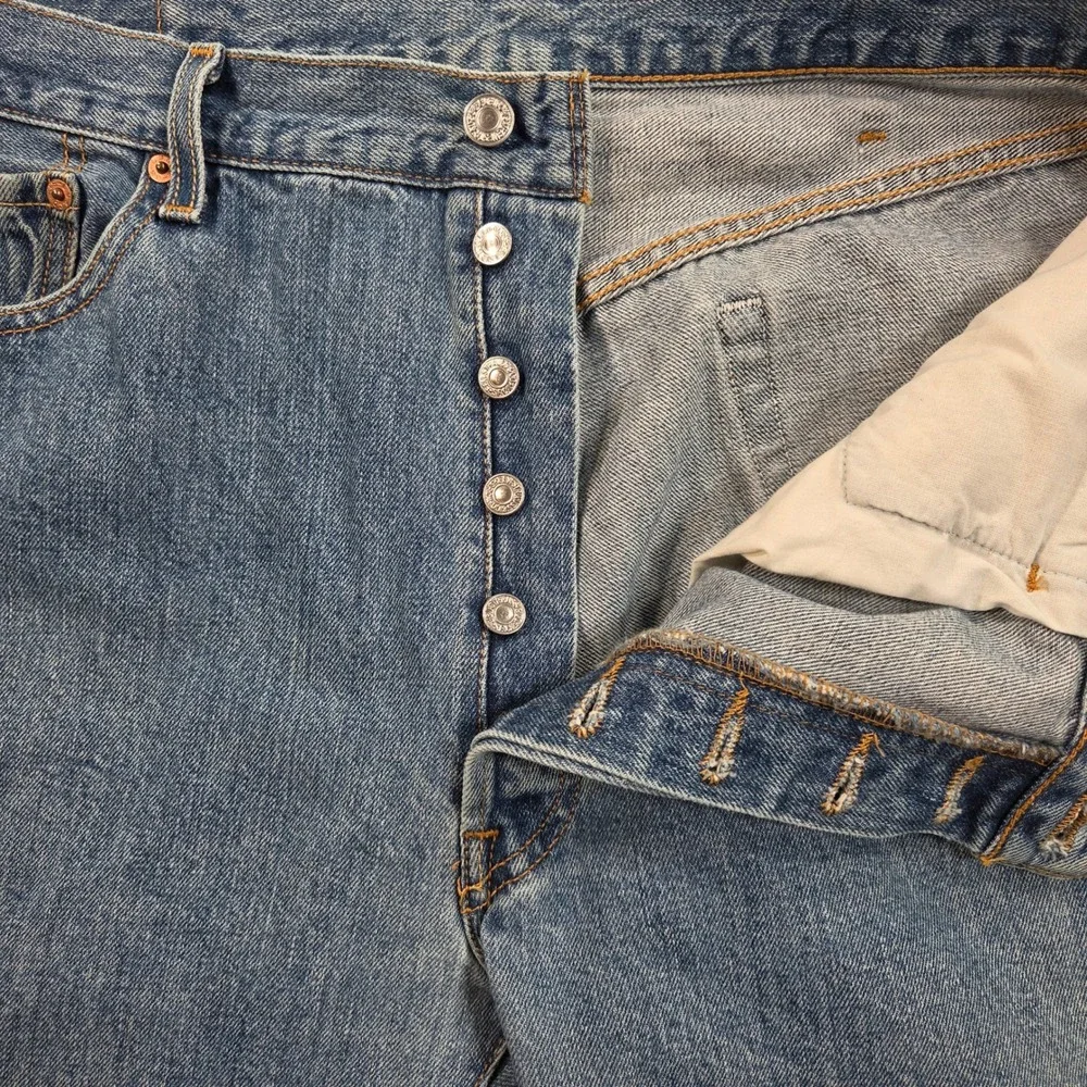Levis 501 Mens Jeans 36x30 (tag 38x30) Blue Medium Wash Button Fly Straight Leg